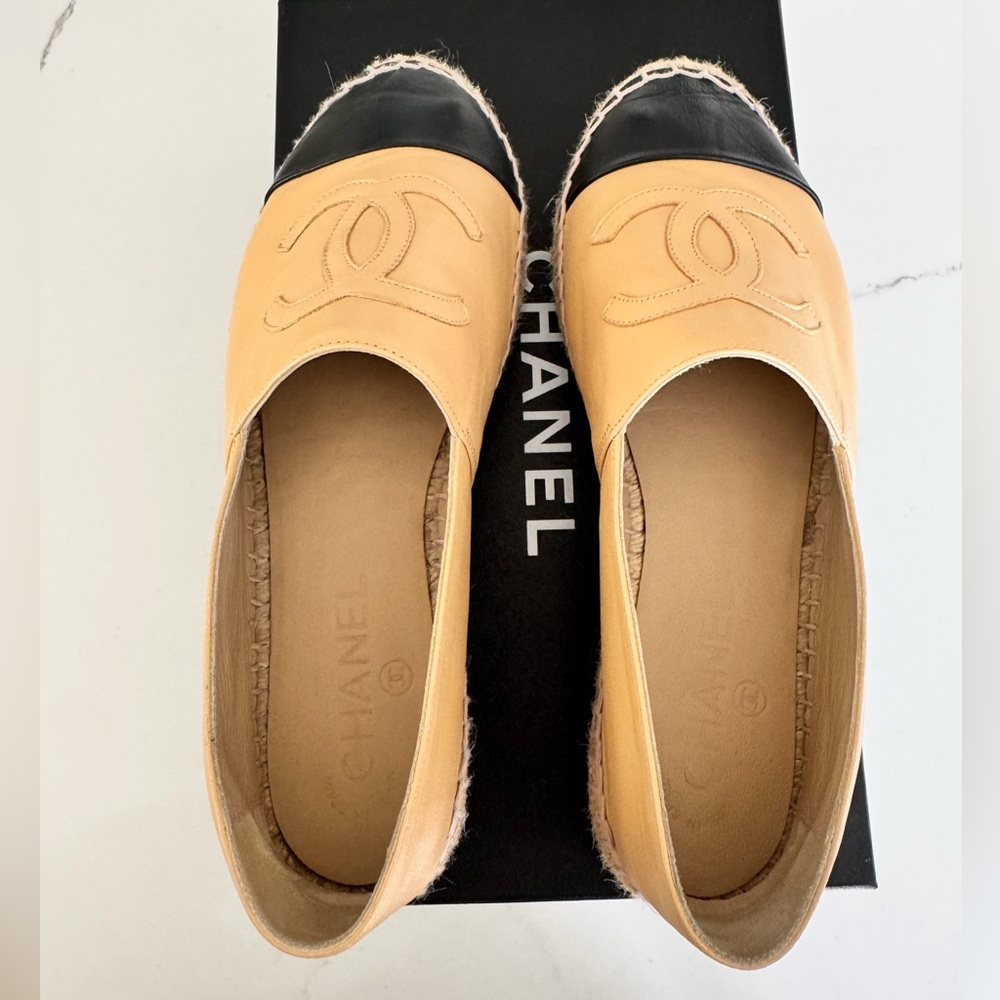 CHANEL Tan and Black Espadrilles Size 37 - Picture 5 of 8